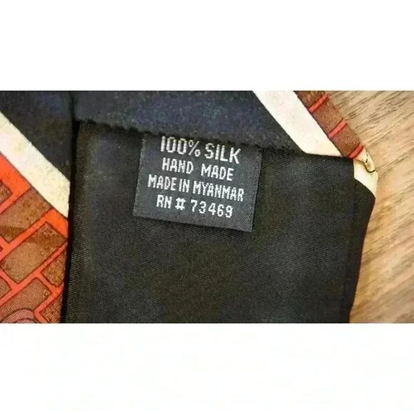 1996 Looney Tunes Christmas Tie, Tasmanian Devil Holiday Necktie, 100% Silk - Picture 8 of 11